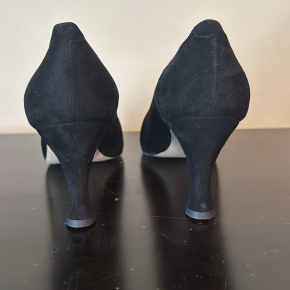 Black suede pumps. Ashton shoes. - Picture 4 of 8